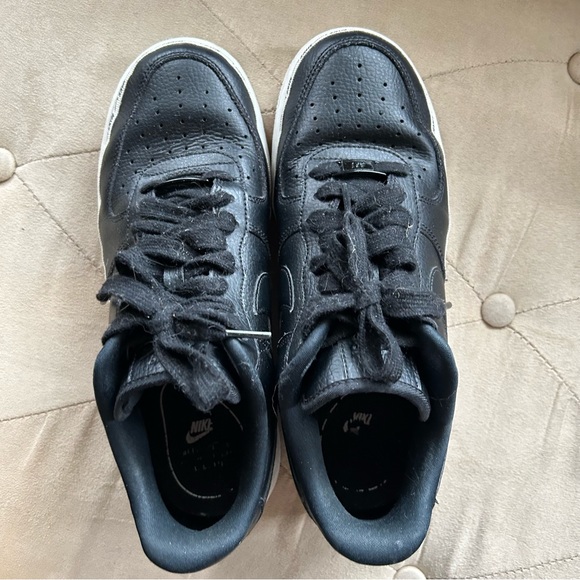 Nike Air Force 1 Low Women's 9.5 Black White Sneakers - Picture 2 of 6
